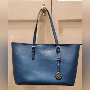 Michael Kors top zip tote multiple inside pockets blue size w18/D6 1/4 strap 9